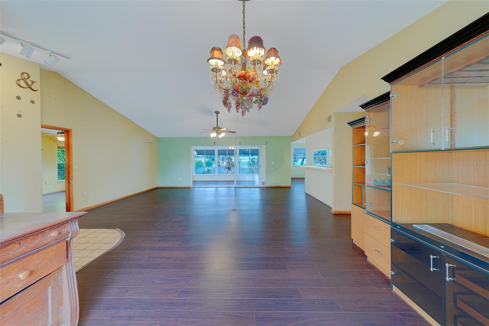 SPRING HILL - Residential