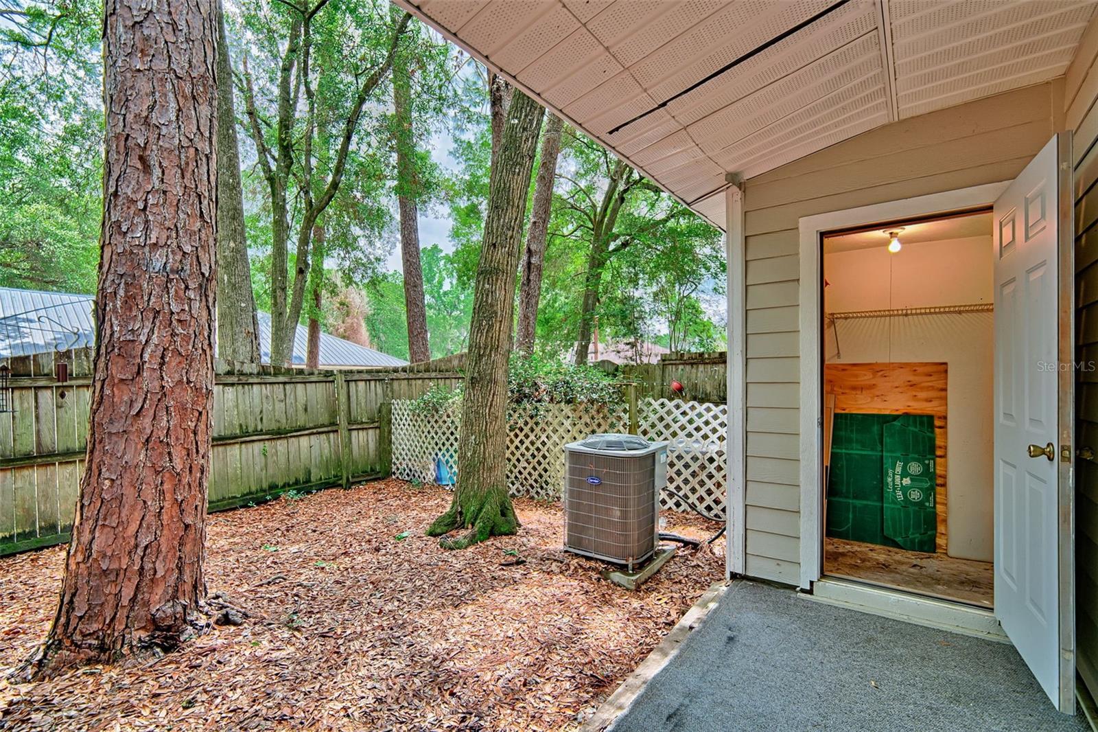 CARRIAGE HOUSE LANE - Residential