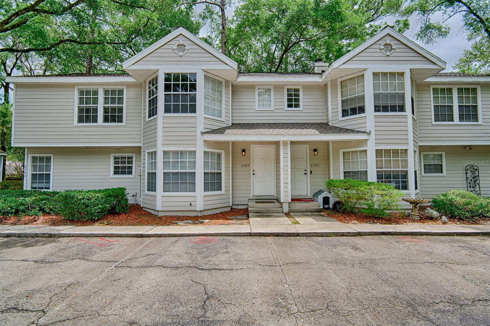 CARRIAGE HOUSE LANE - Residential