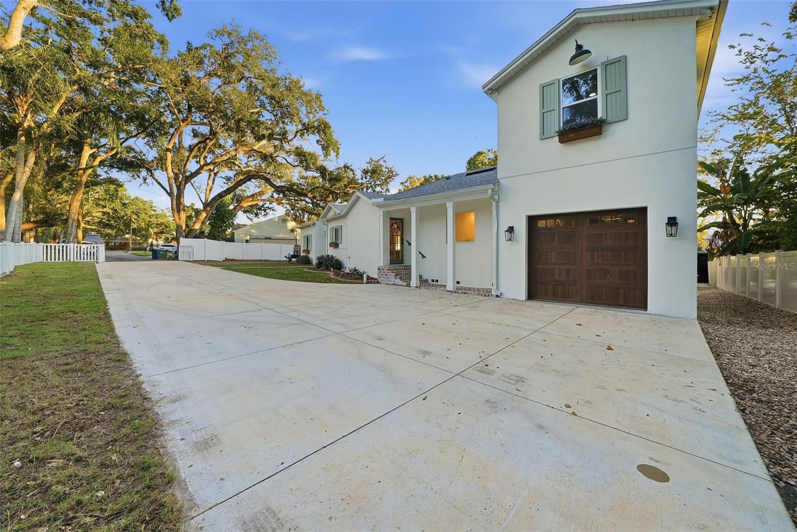 344 W RIO VISTA COURT