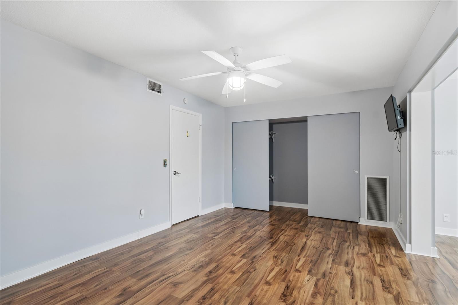 ON TOP OF THE WORLD - Residential