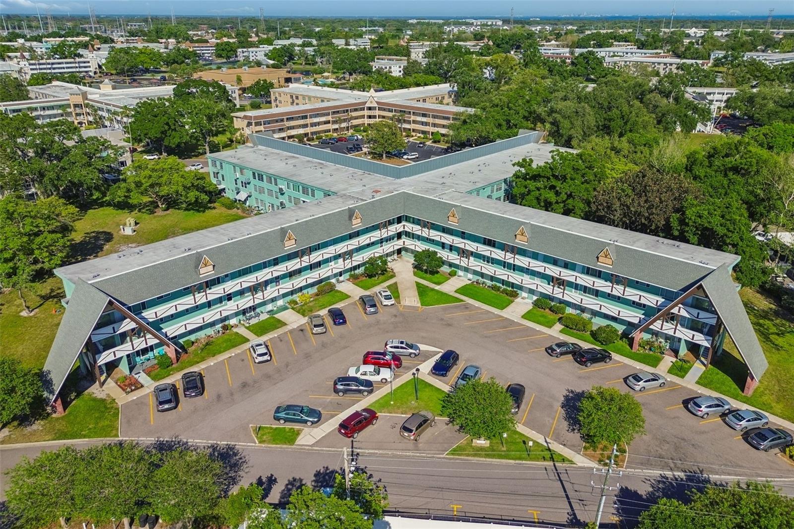 ON TOP OF THE WORLD - Residential