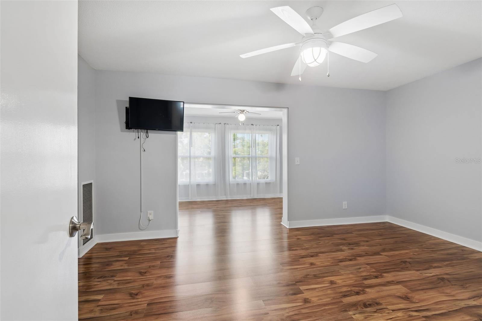 ON TOP OF THE WORLD - Residential