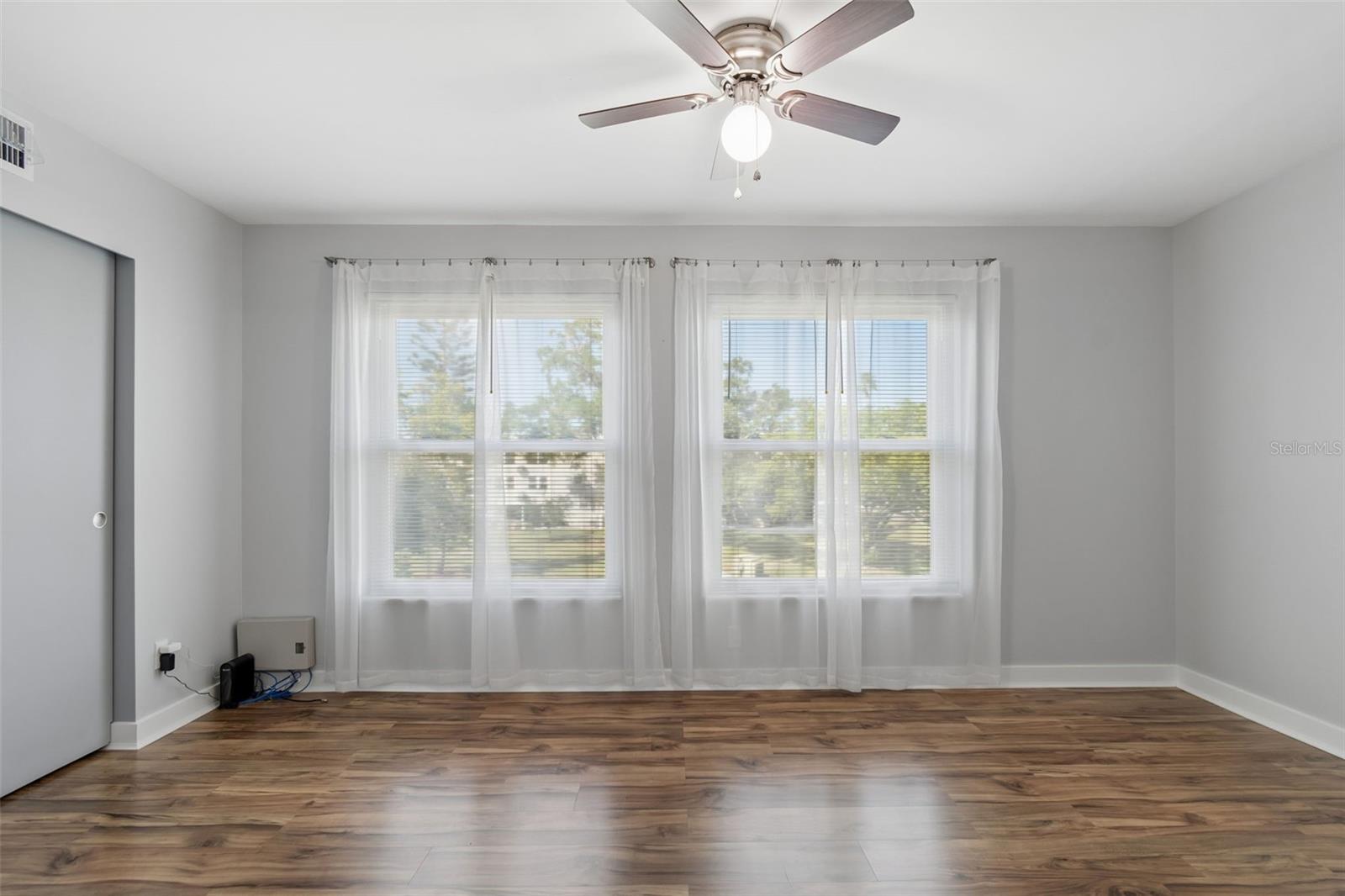 ON TOP OF THE WORLD - Residential