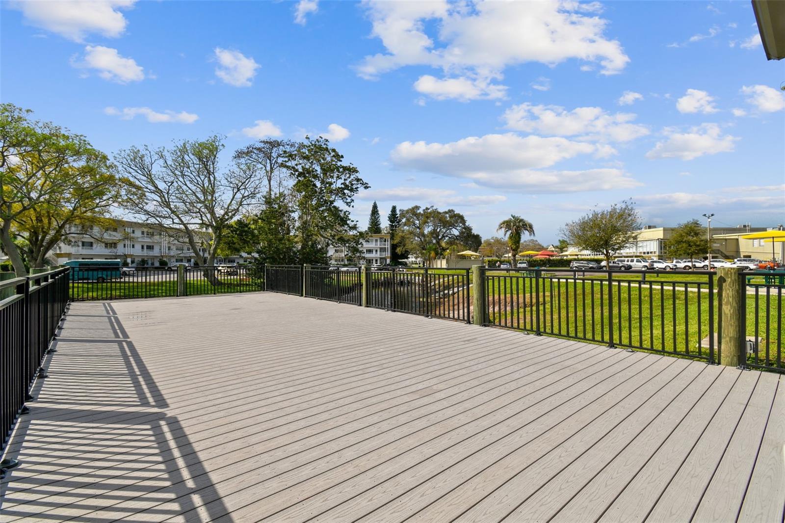 ON TOP OF THE WORLD - Residential