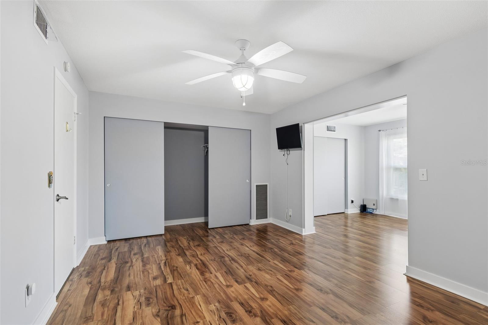 ON TOP OF THE WORLD - Residential