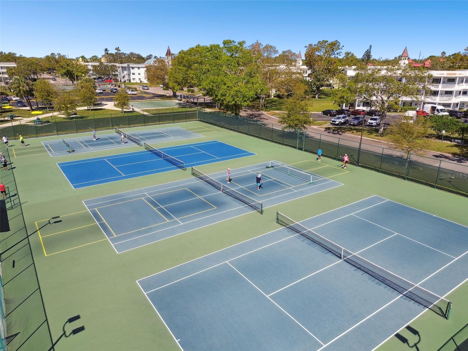 ON TOP OF THE WORLD - Residential