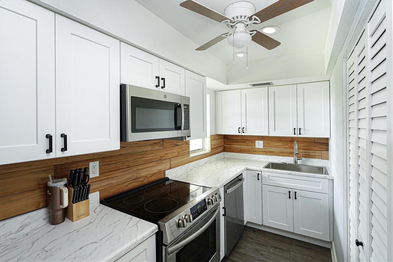 BAY POINT PLAZA APTS CONDO - Residential