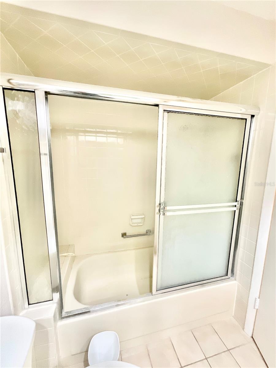 TAHITIAN GARDENS CONDO - Residential Lease