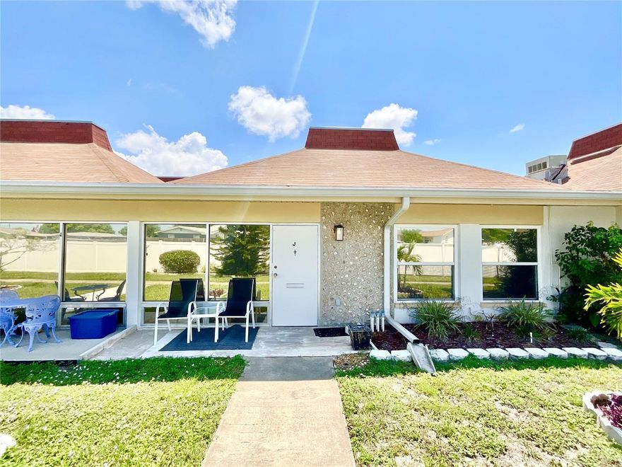 BEAUTIFUL 55+ GATED COMMUNITY W POOL, CLUBHOUSE , SHUFFLEBOARD, BOAT / TRAILER STORAGE LOT AND MORE. COZY 1 LEVEL CONDO/ VILLA W PRIVATE PARKING SPOT. THIS UNIT IS FULLY FURNISHED TURN KEY READY or CAN BE VACANT . 2 BED 1.5 BATHS MORE PRIVATE THAN MOST UNITS. QUICK ACCESS TO US19 , STORES , RESTAURANTS AND BEACHES NOT FAR. READY TO MOVE IN.