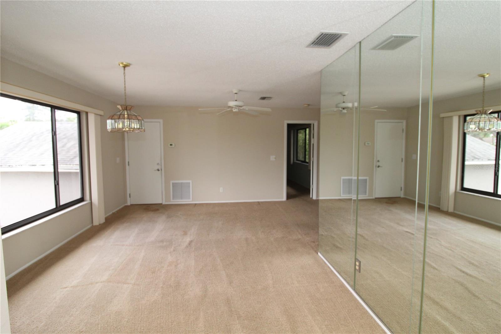 753 TROPICAL CIRCLE