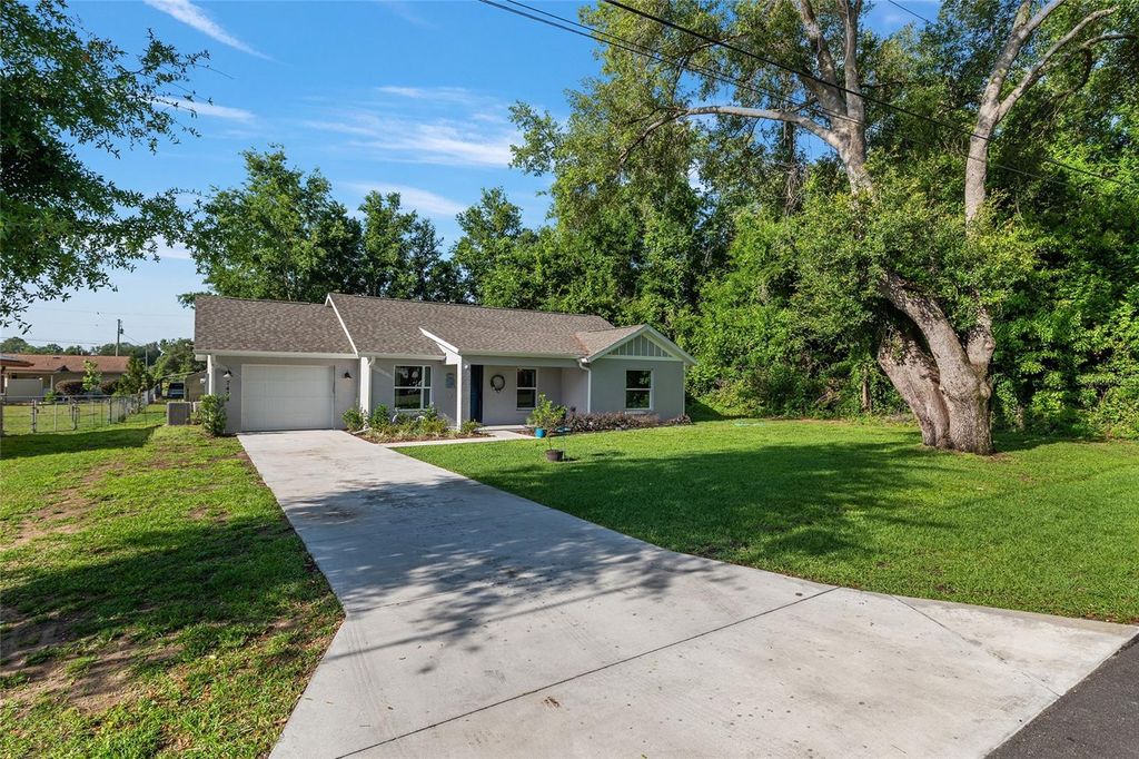 Photo of 7404 SE 115th Street, Belleview, FL 34420 (MLS # G5111996)