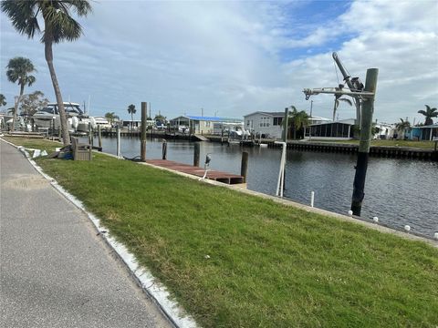 A home in PALMETTO