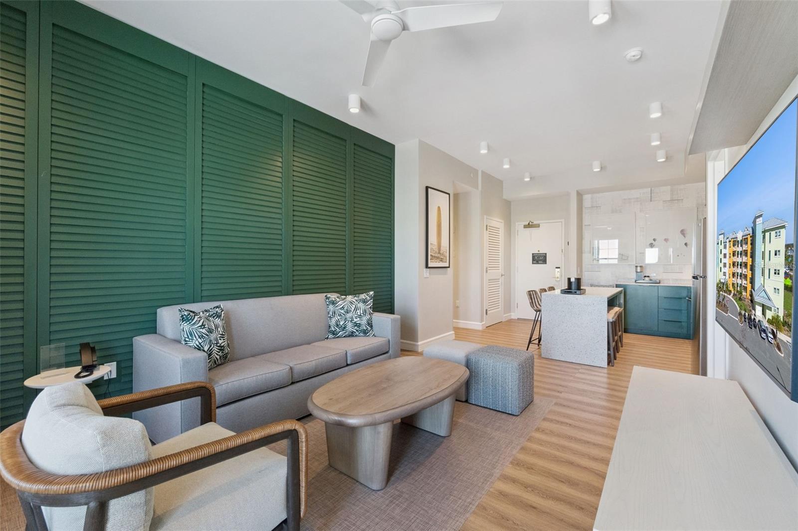 SUNSET WALK HOTEL, EMBASSY SUITES - Residential