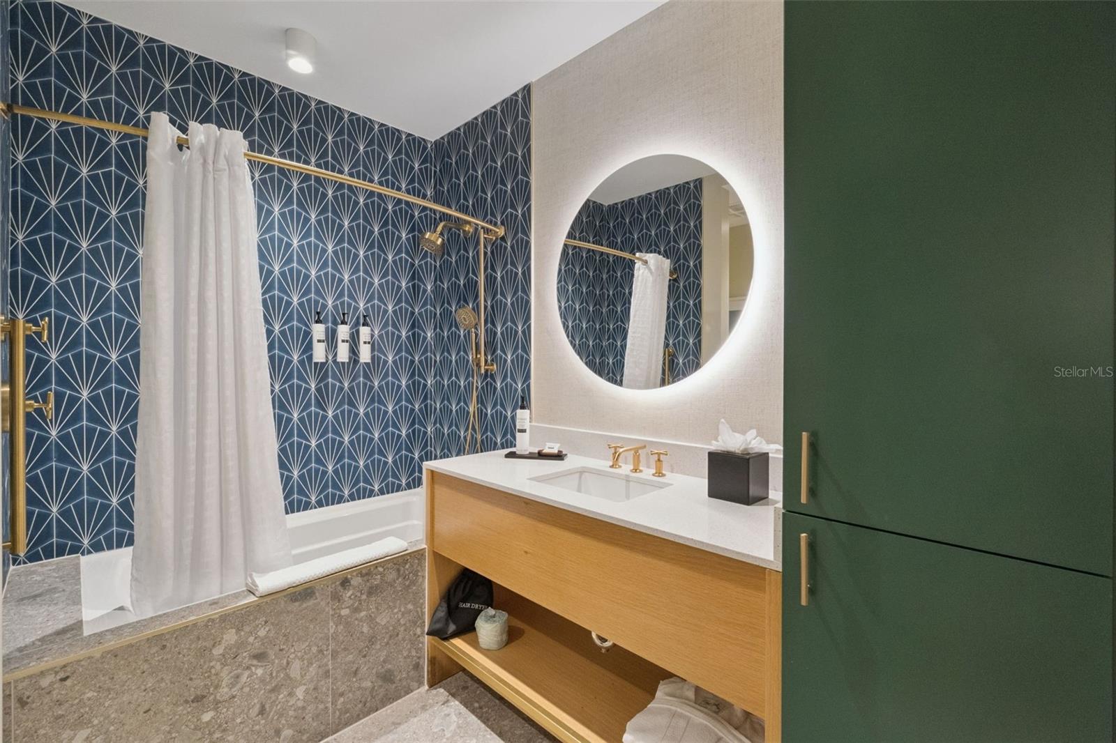 SUNSET WALK HOTEL, EMBASSY SUITES - Residential