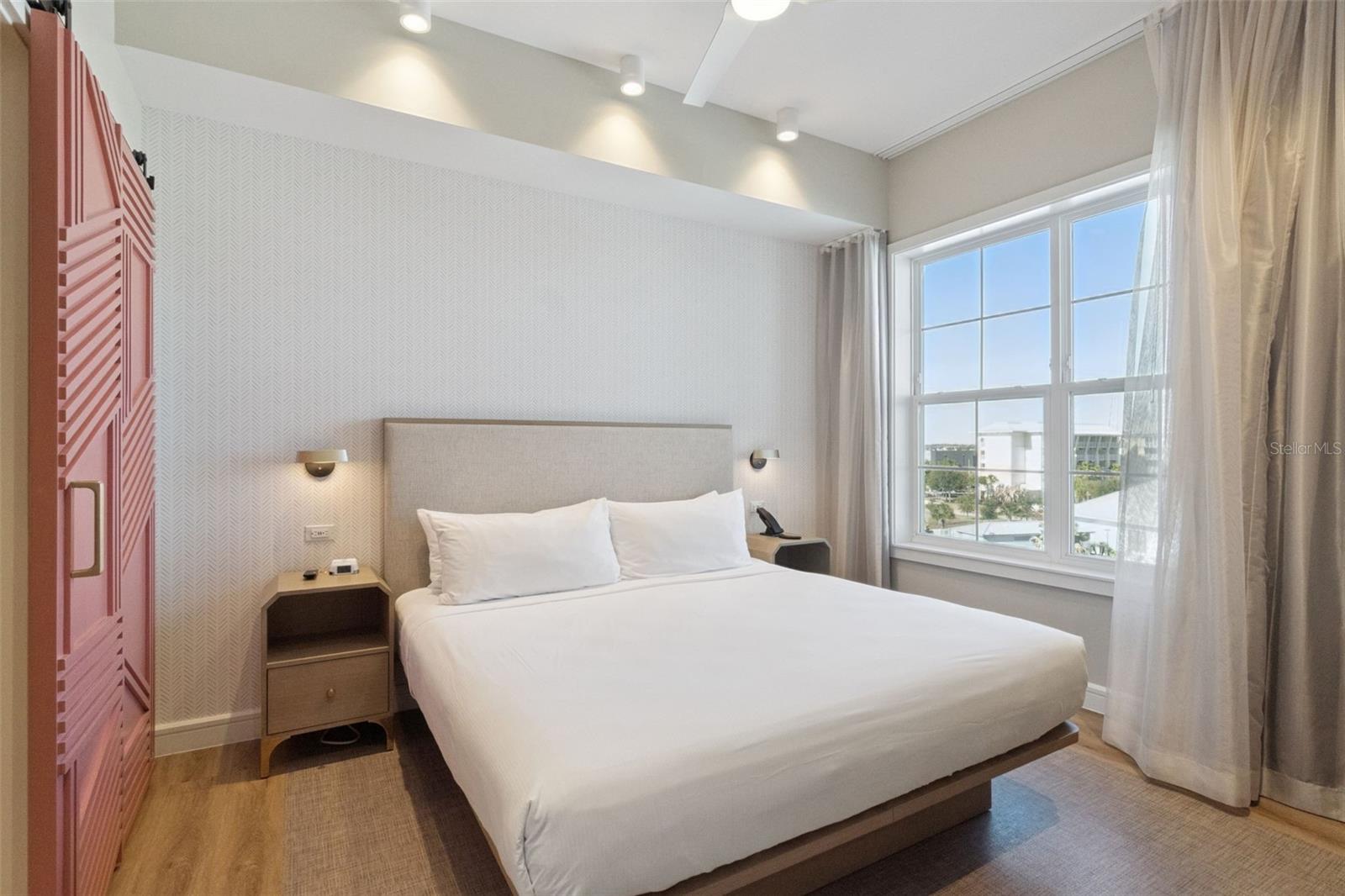 SUNSET WALK HOTEL, EMBASSY SUITES - Residential