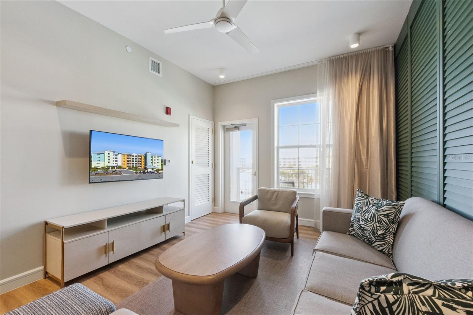 SUNSET WALK HOTEL, EMBASSY SUITES - Residential