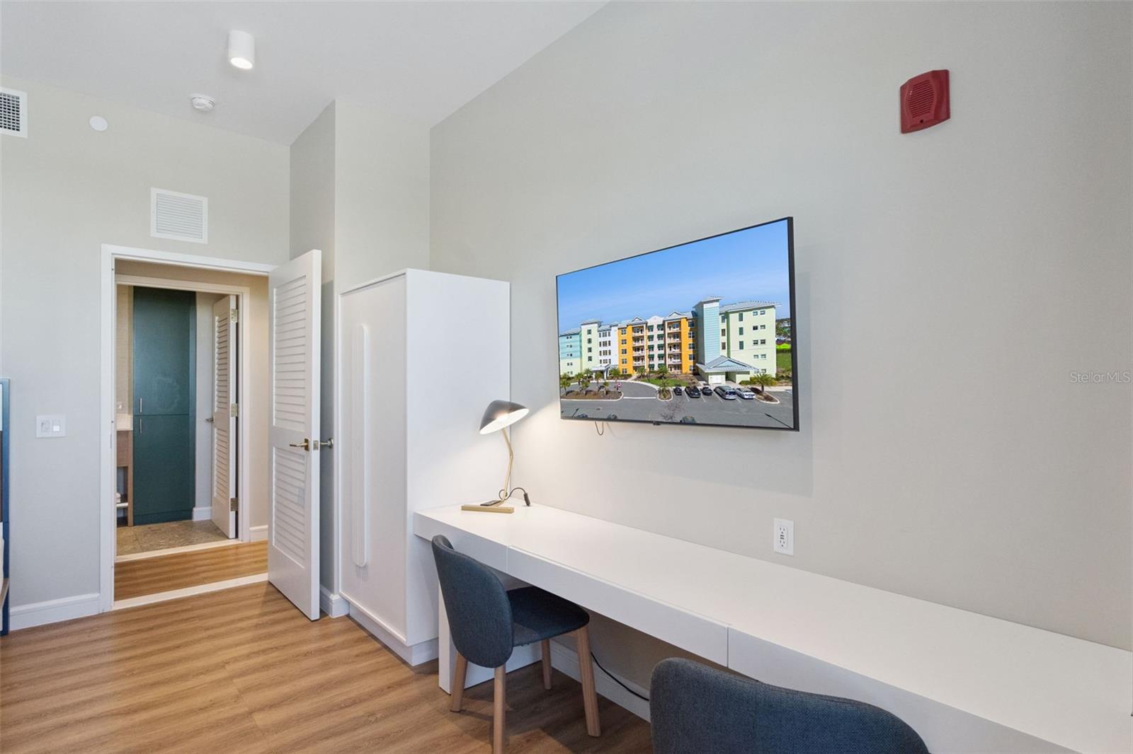 SUNSET WALK HOTEL, EMBASSY SUITES - Residential