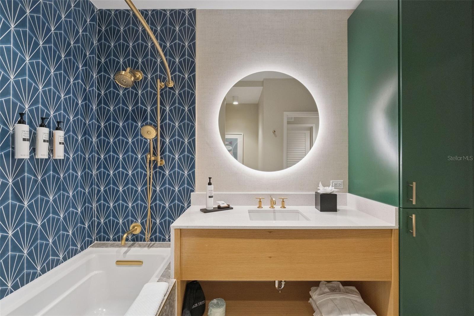 SUNSET WALK HOTEL, EMBASSY SUITES - Residential