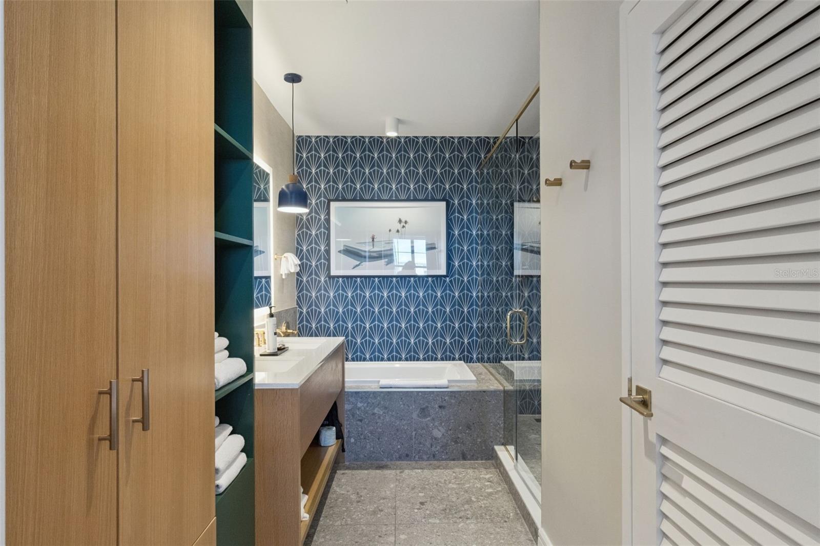 SUNSET WALK HOTEL, EMBASSY SUITES - Residential