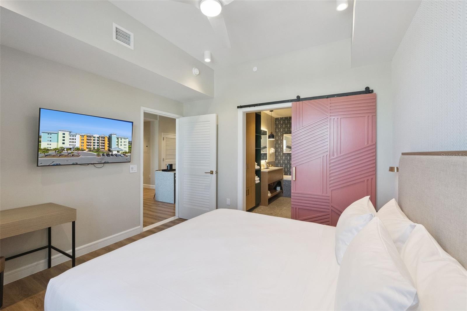 SUNSET WALK HOTEL, EMBASSY SUITES - Residential