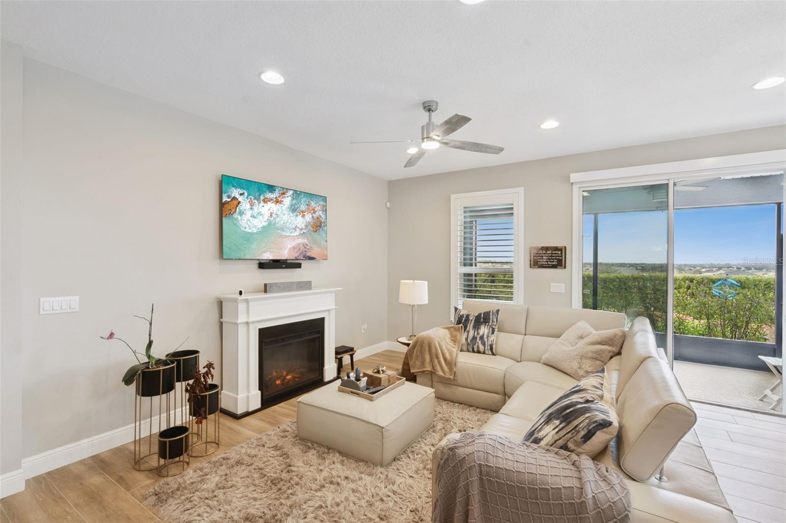 CASCADES/GROVELAND-PH 6 - Residential