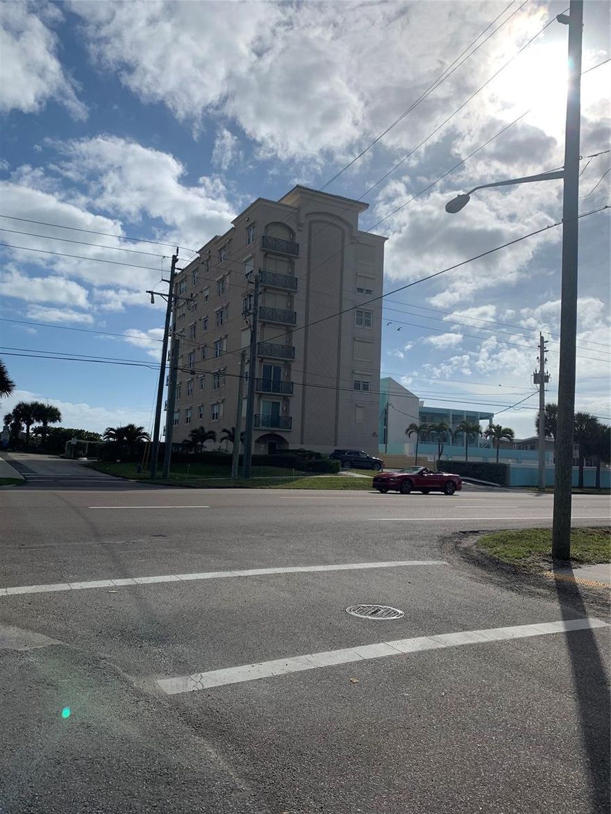 Gorgeous condo ;Water: City