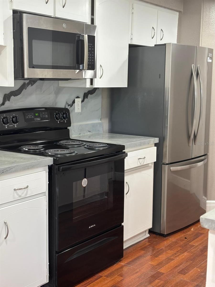 VIVA VILLAS - Residential Lease