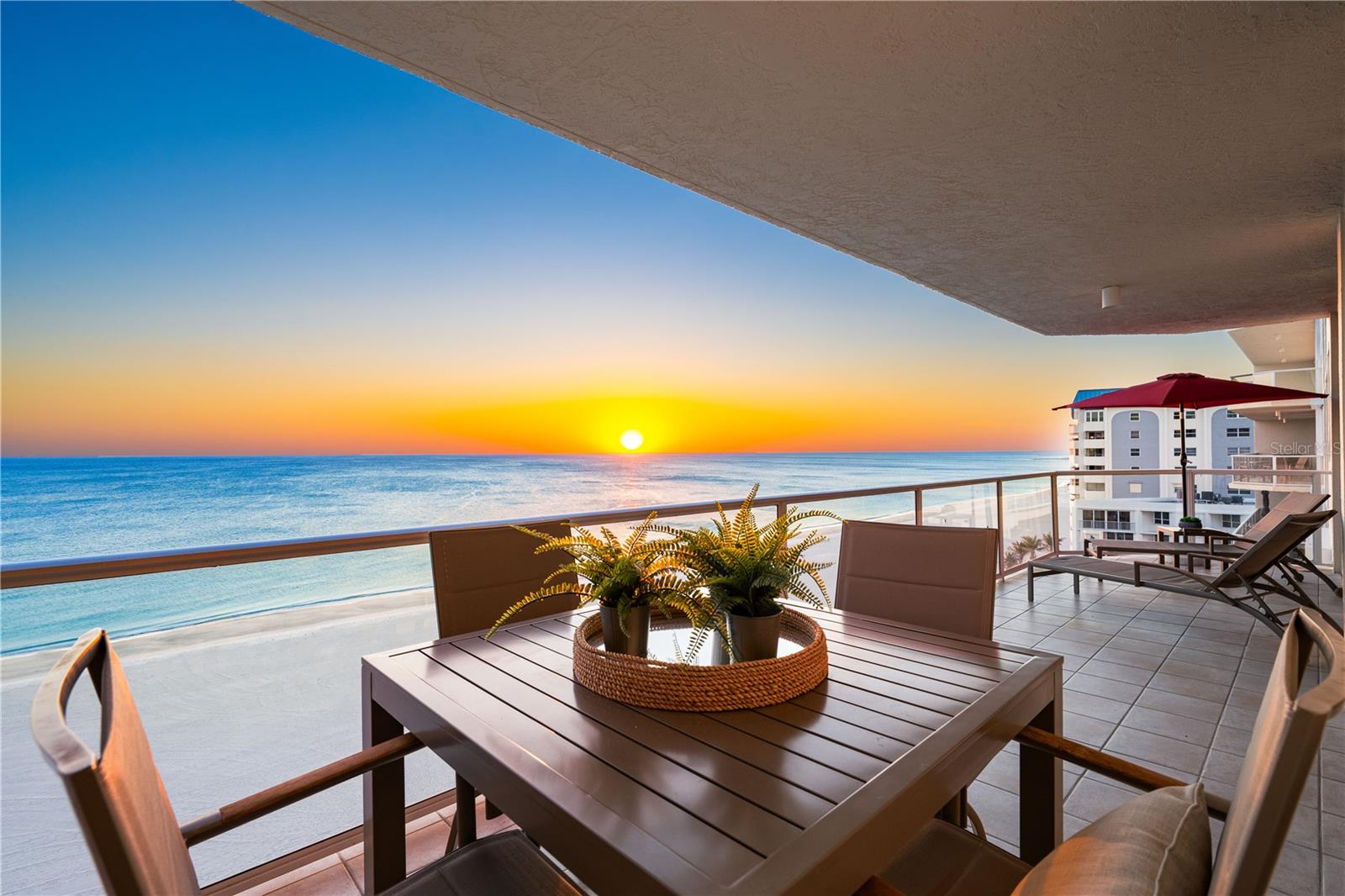L ELEGANCE ON LIDO BEACH - Residential