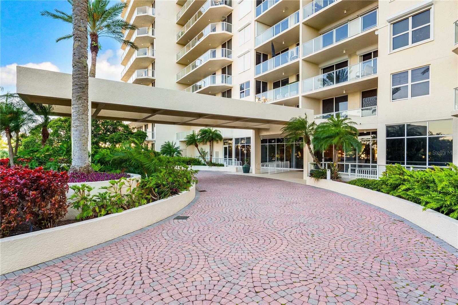 L ELEGANCE ON LIDO BEACH - Residential