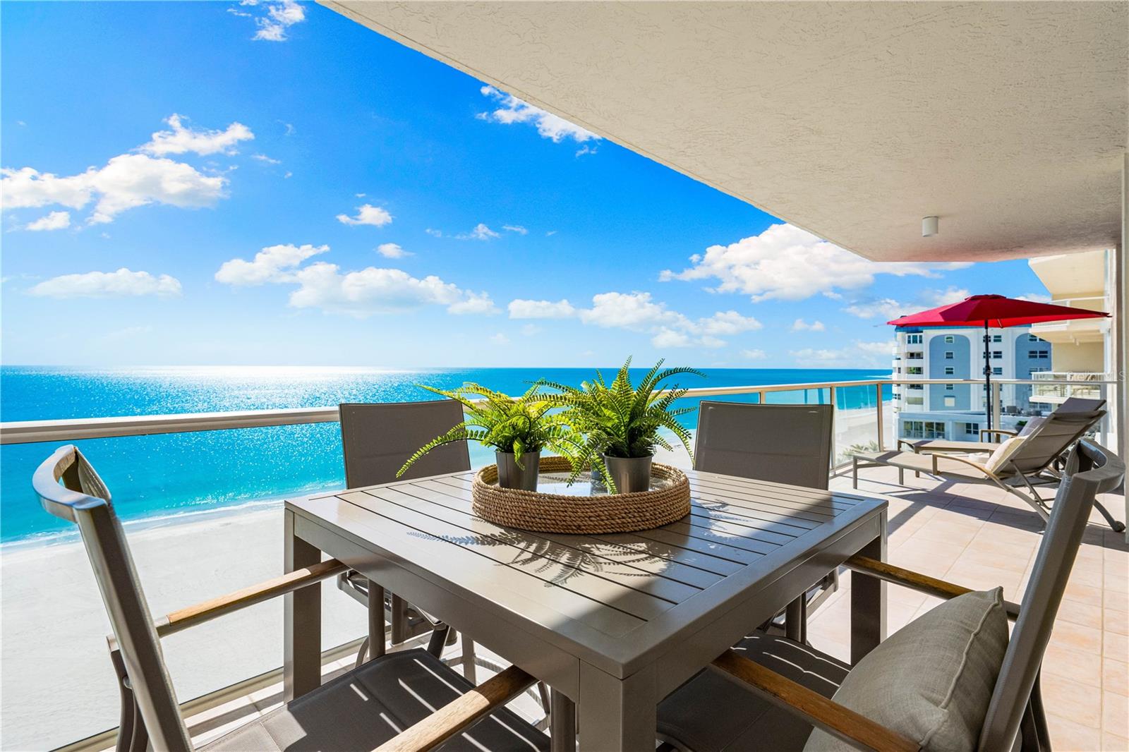 L ELEGANCE ON LIDO BEACH - Residential