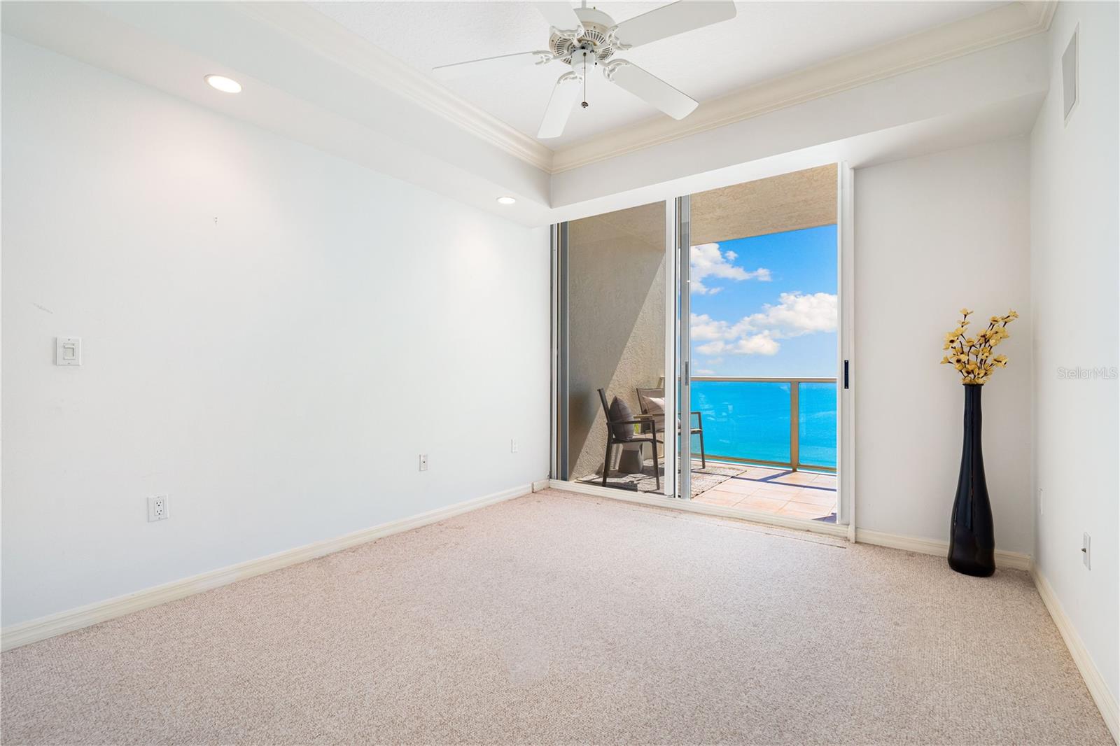 L ELEGANCE ON LIDO BEACH - Residential