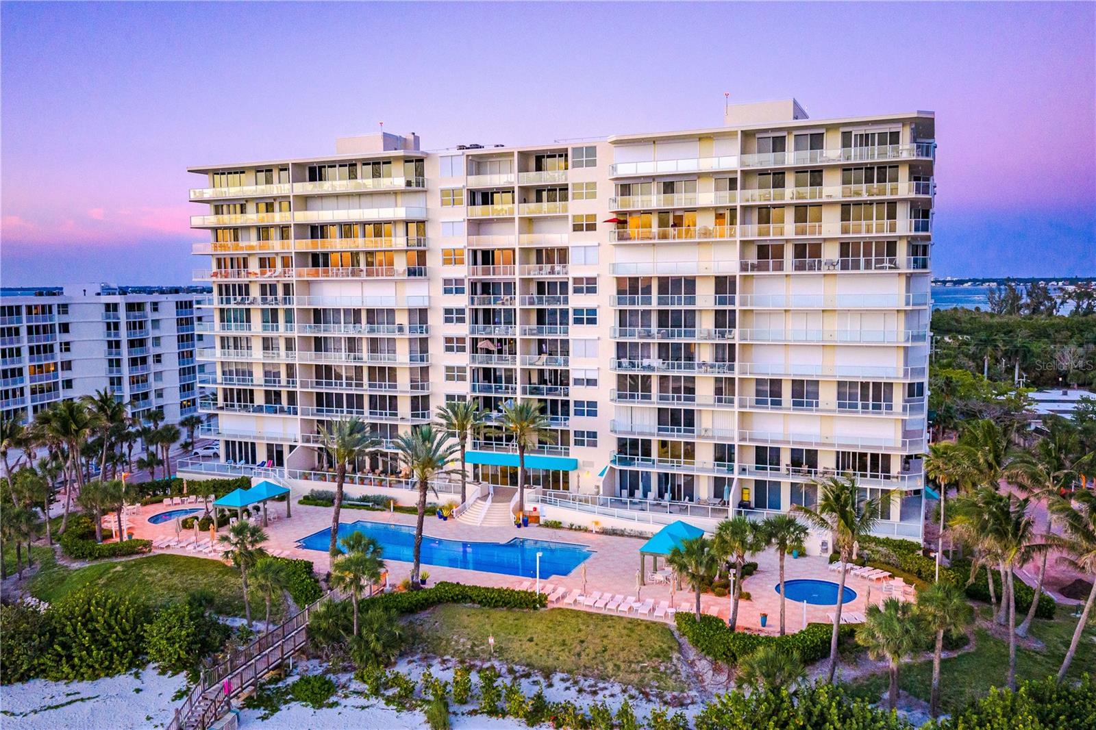 L ELEGANCE ON LIDO BEACH - Residential
