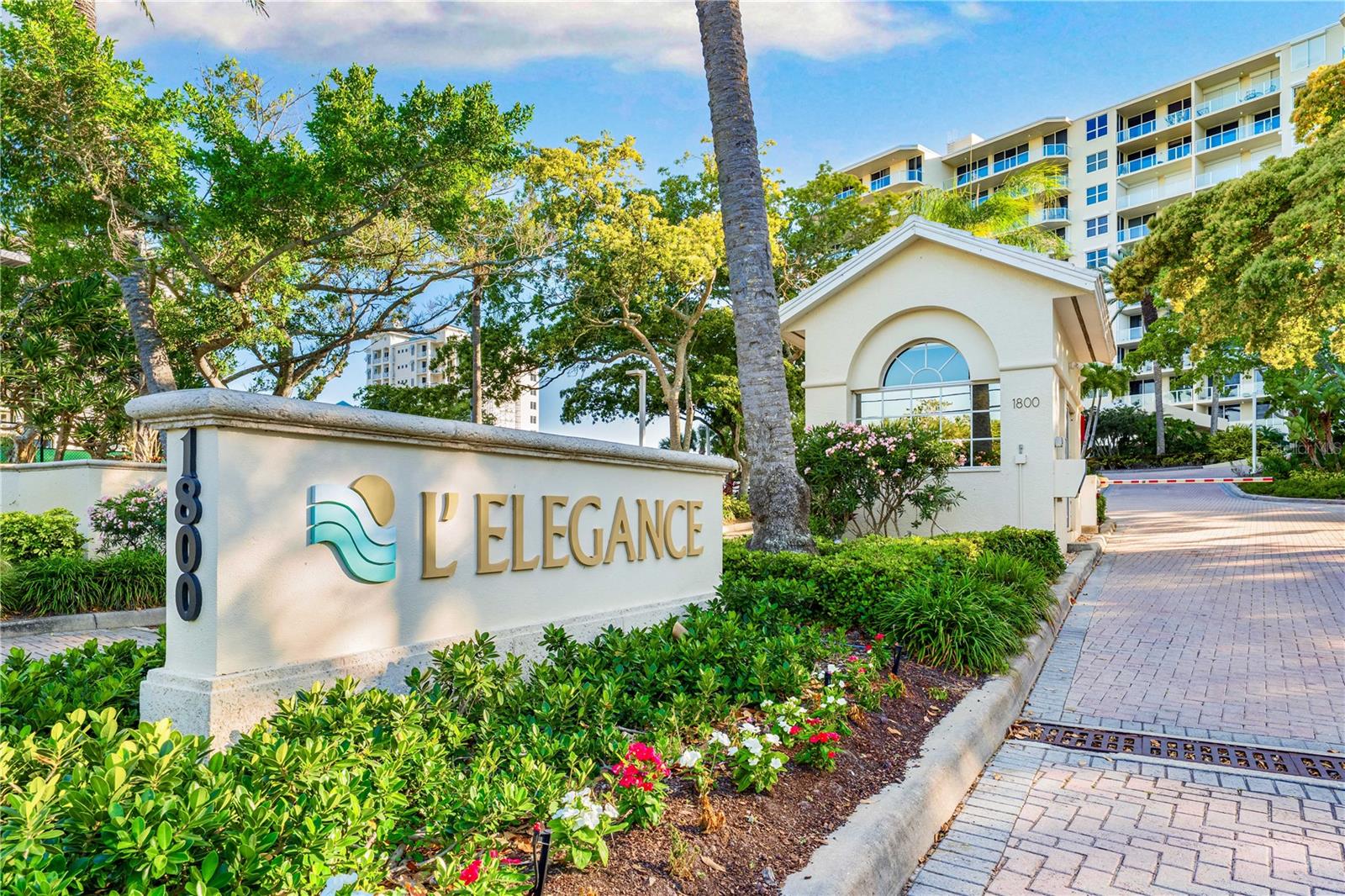 L ELEGANCE ON LIDO BEACH - Residential