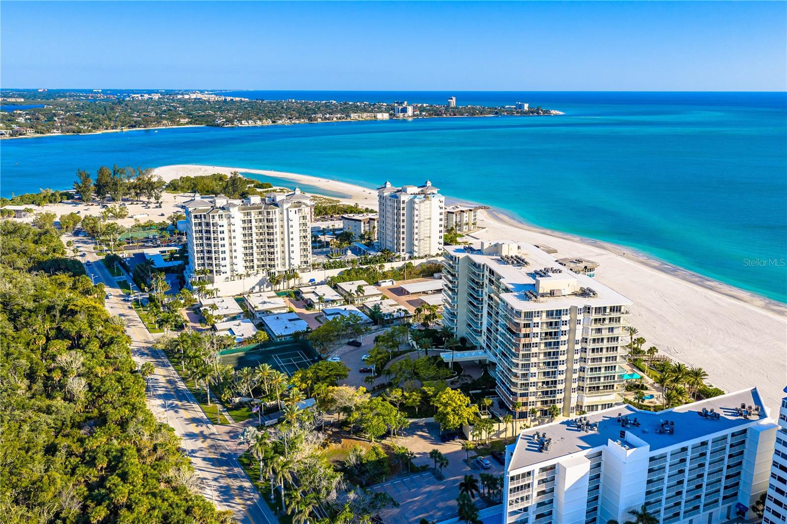 L ELEGANCE ON LIDO BEACH - Residential