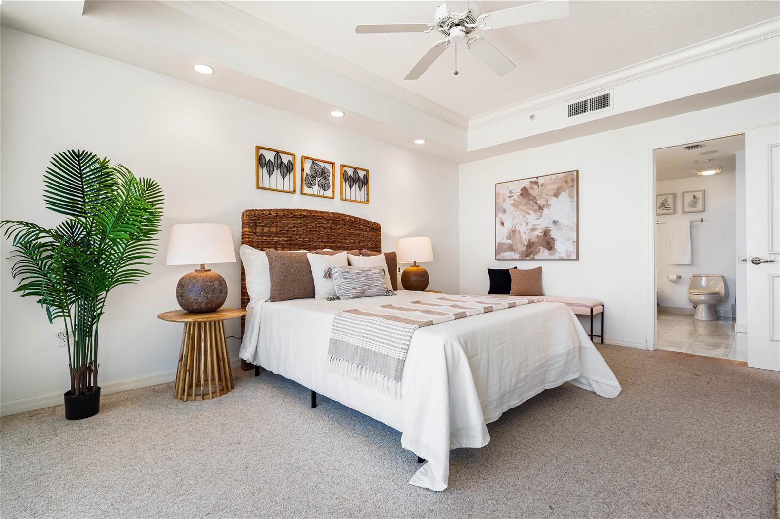 L ELEGANCE ON LIDO BEACH - Residential