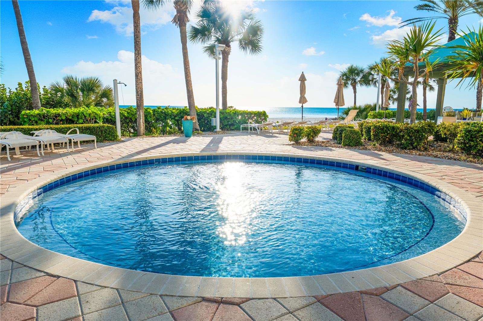 L ELEGANCE ON LIDO BEACH - Residential