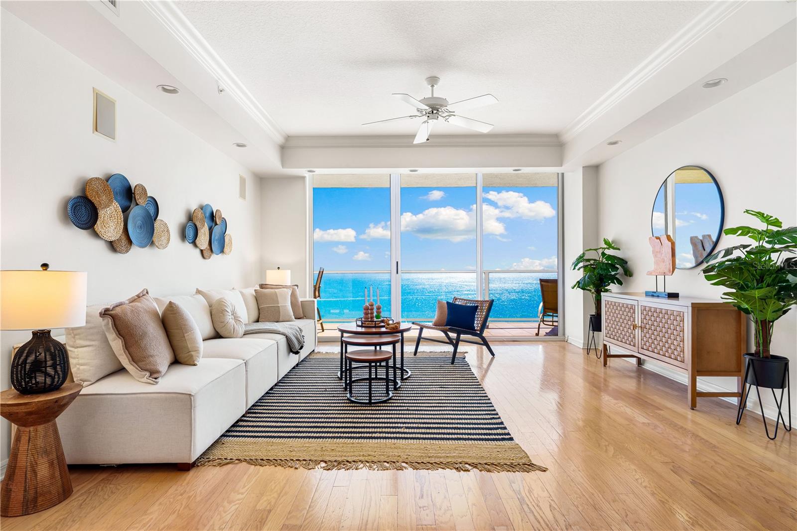 L ELEGANCE ON LIDO BEACH - Residential