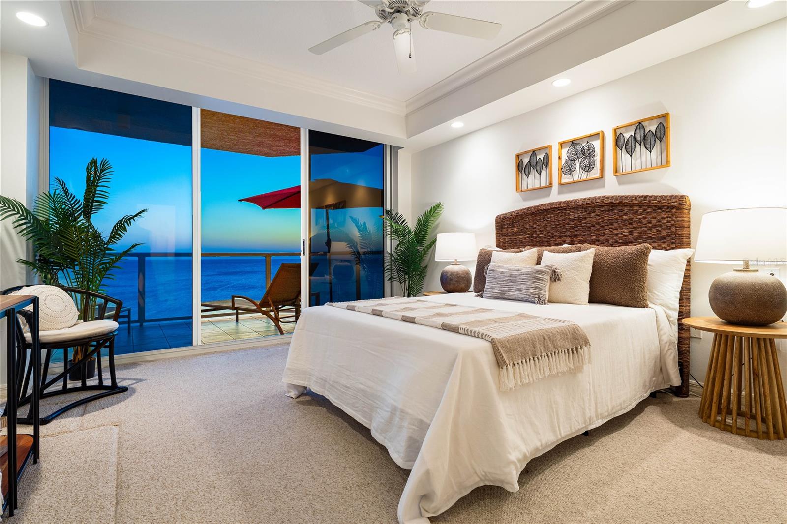 L ELEGANCE ON LIDO BEACH - Residential