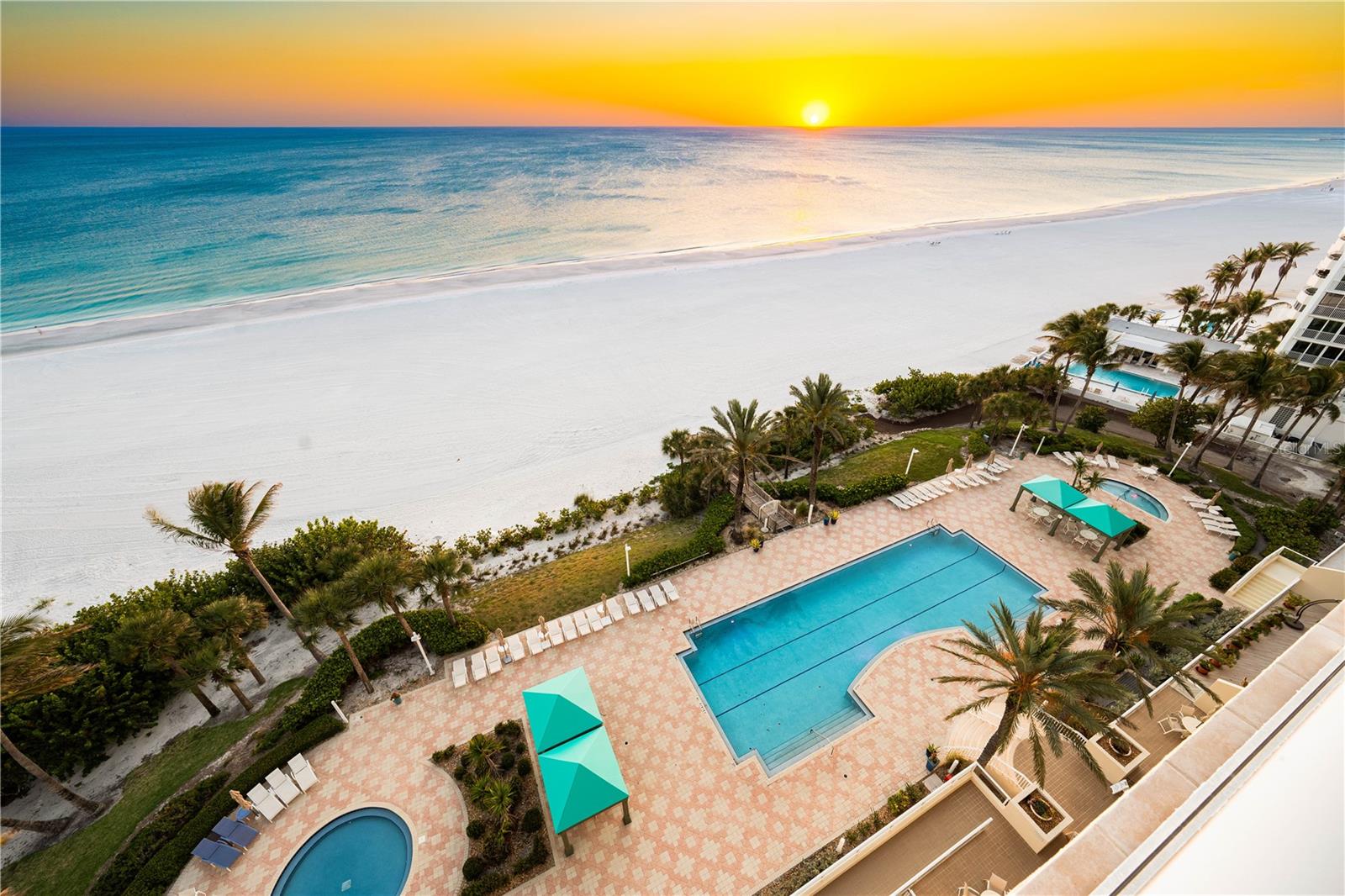L ELEGANCE ON LIDO BEACH - Residential