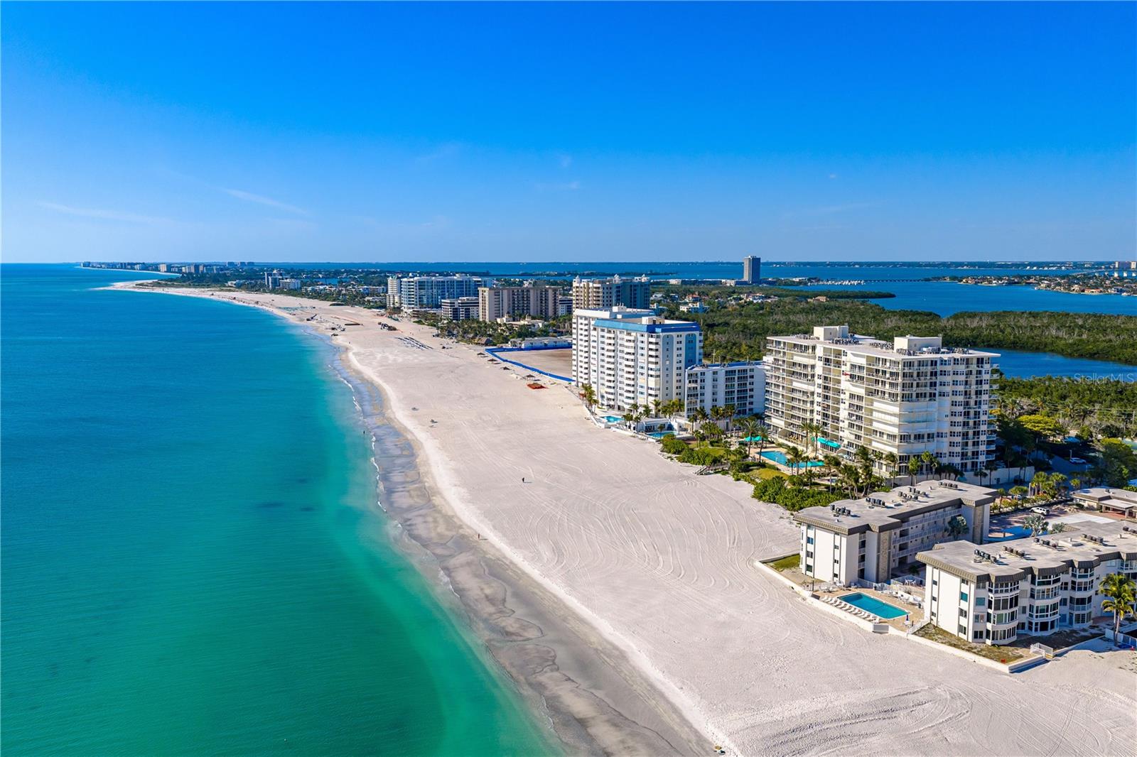 L ELEGANCE ON LIDO BEACH - Residential