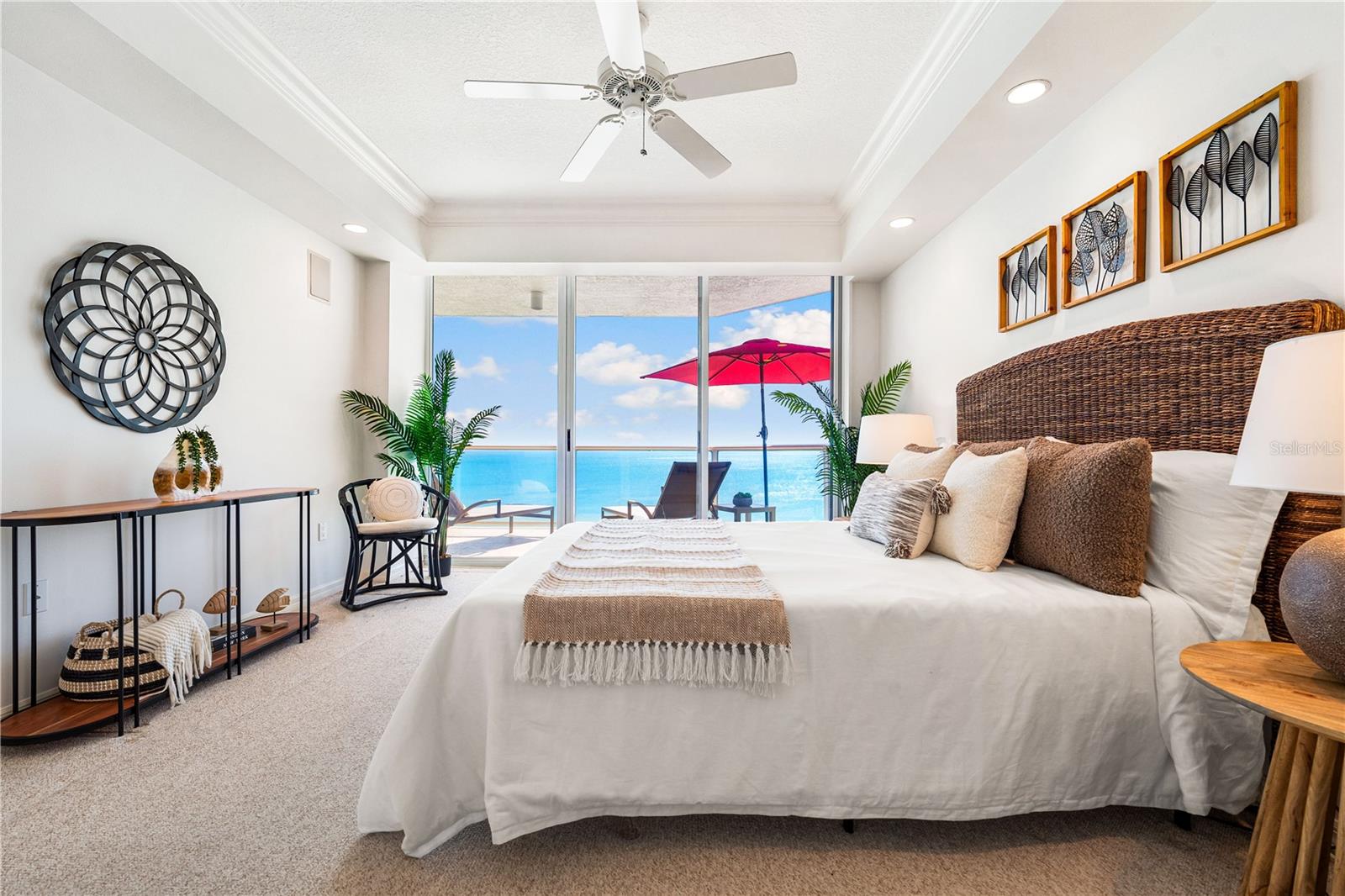 L ELEGANCE ON LIDO BEACH - Residential