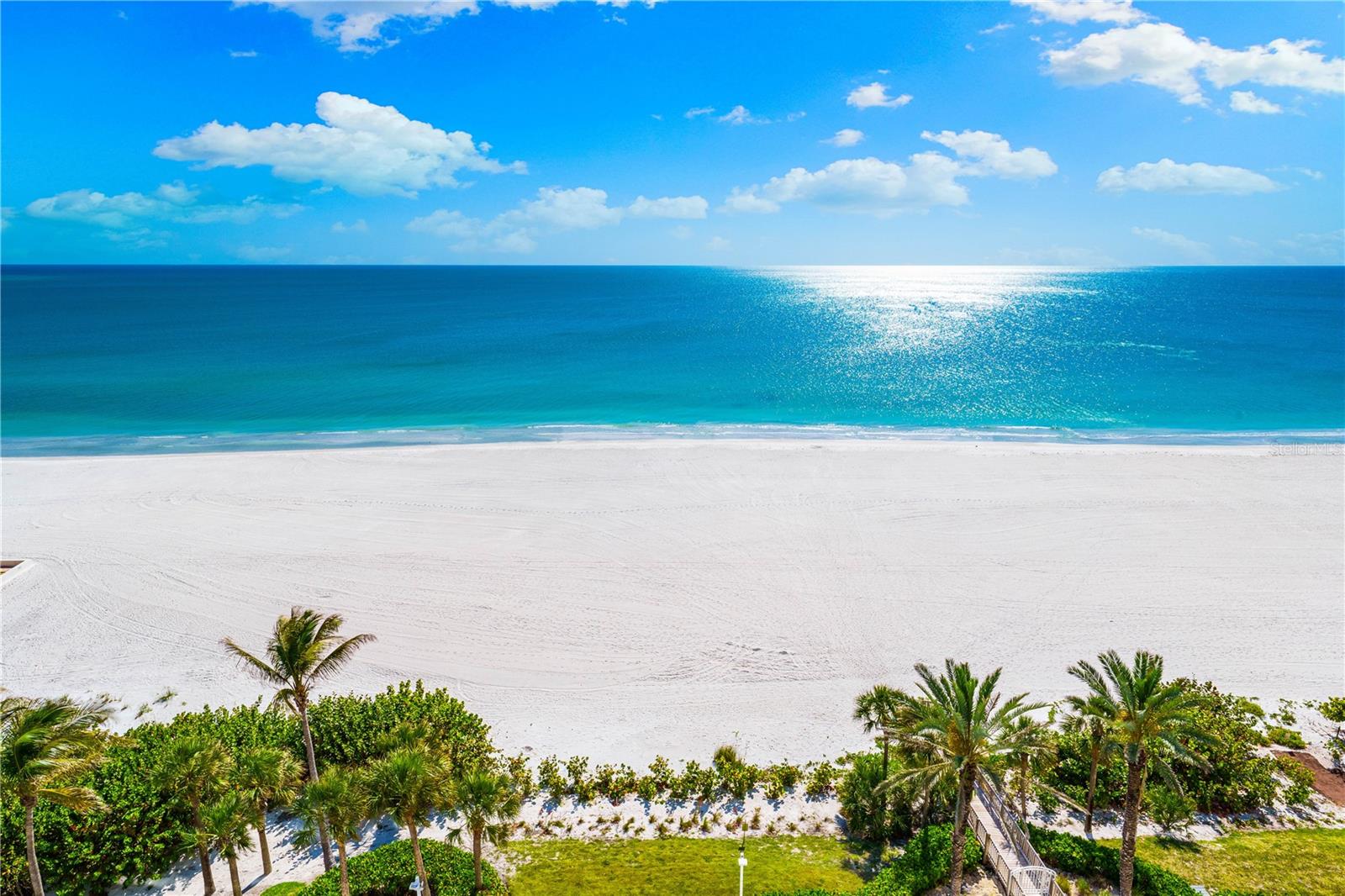 L ELEGANCE ON LIDO BEACH - Residential