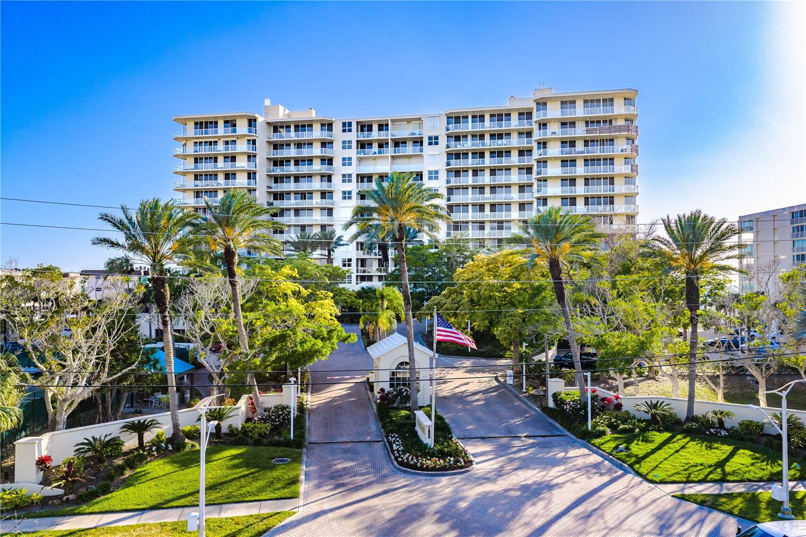 L ELEGANCE ON LIDO BEACH - Residential