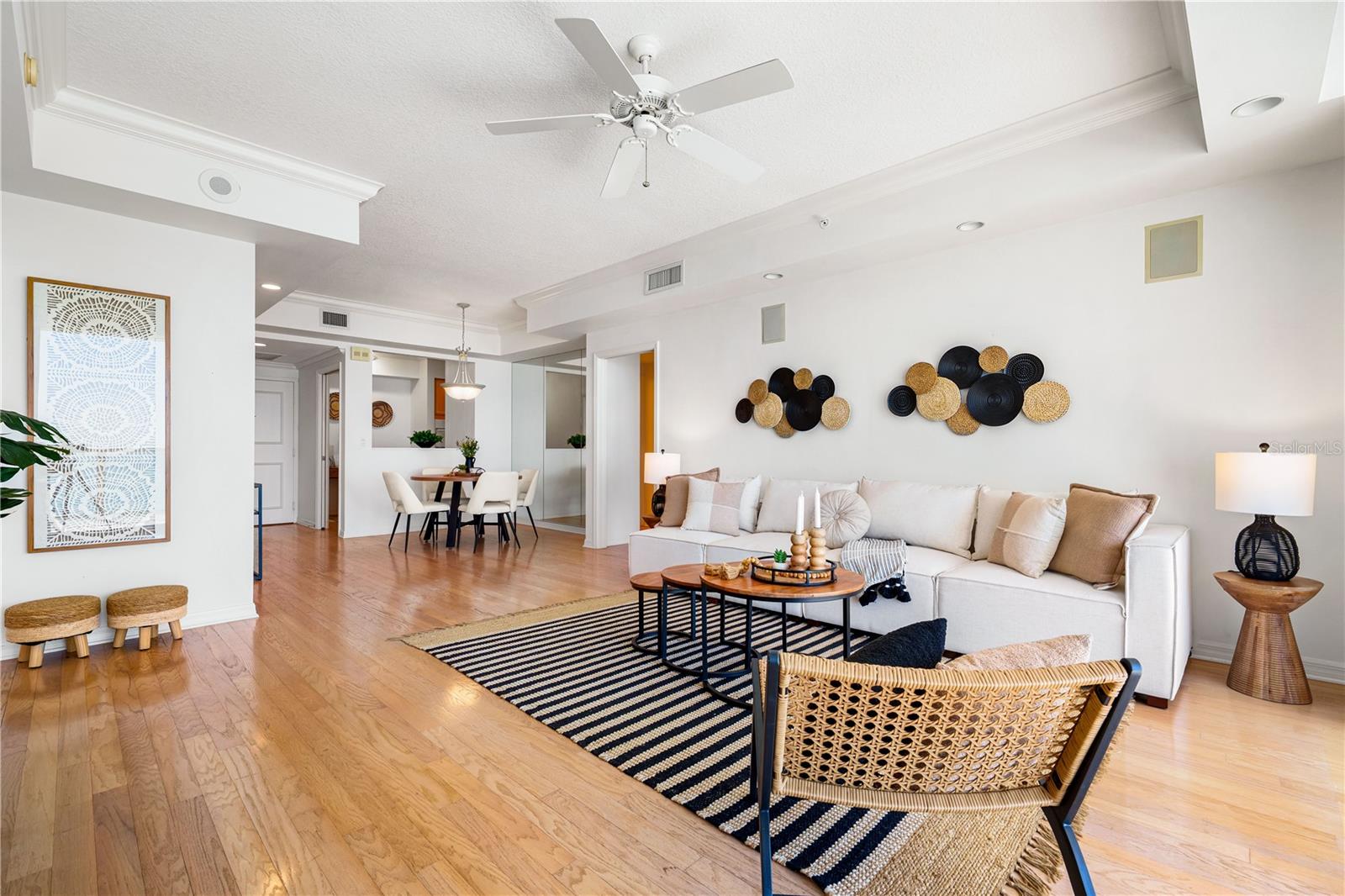 L ELEGANCE ON LIDO BEACH - Residential