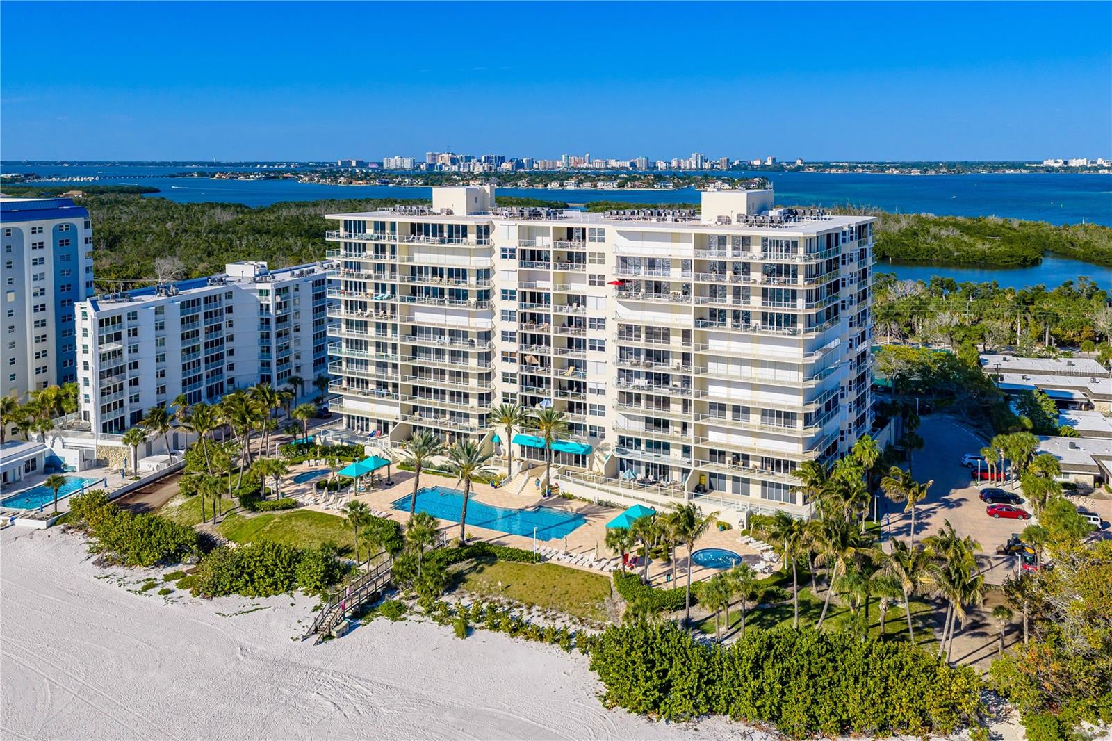 L ELEGANCE ON LIDO BEACH - Residential
