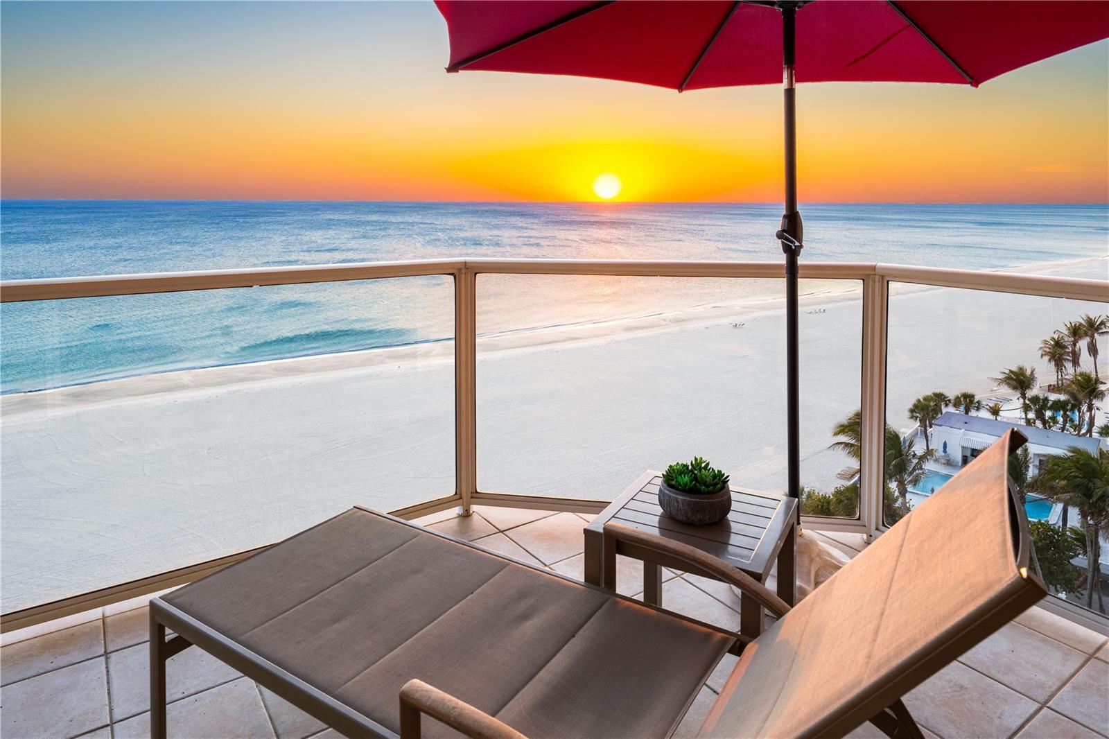 L ELEGANCE ON LIDO BEACH - Residential