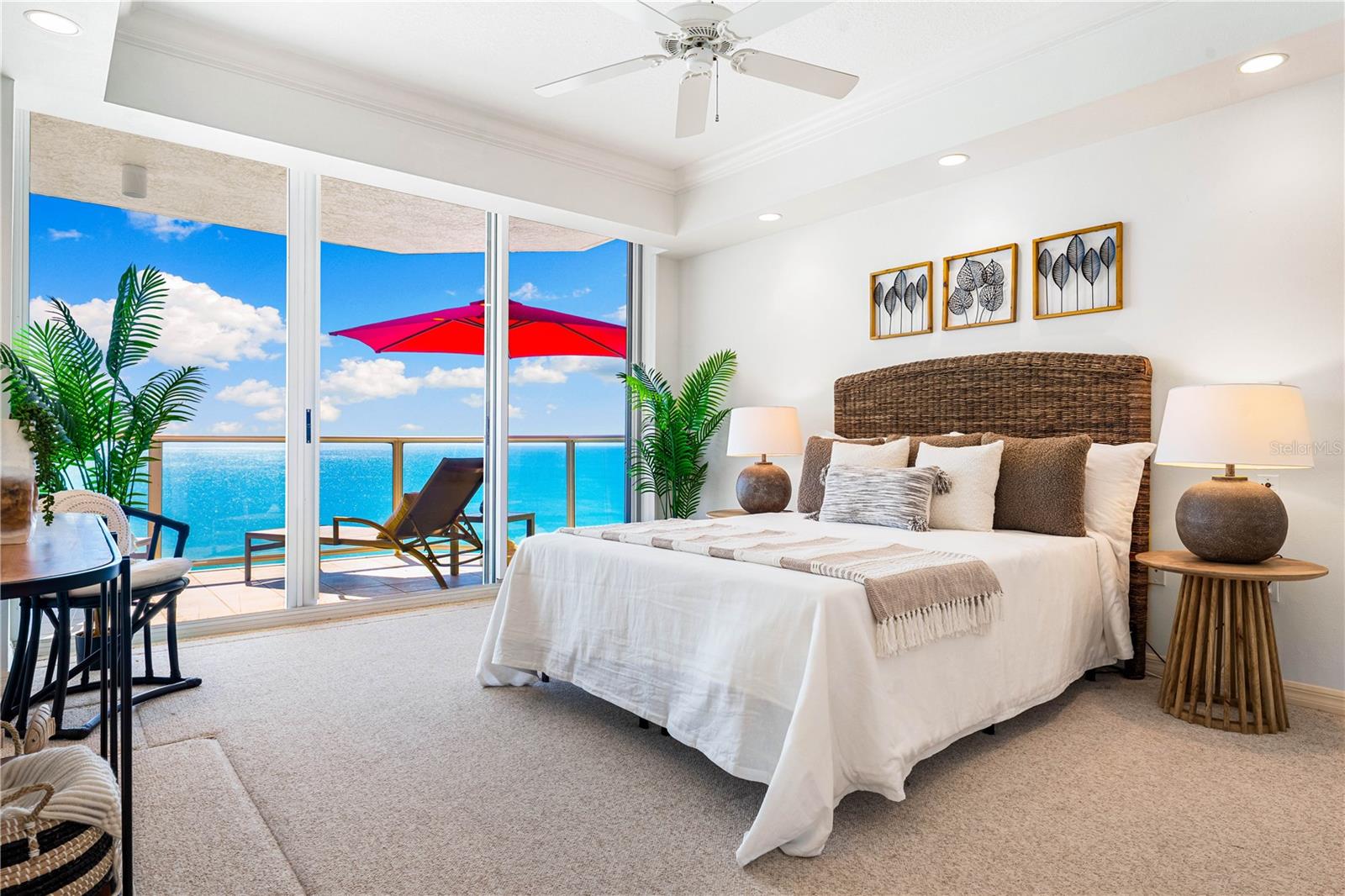 L ELEGANCE ON LIDO BEACH - Residential