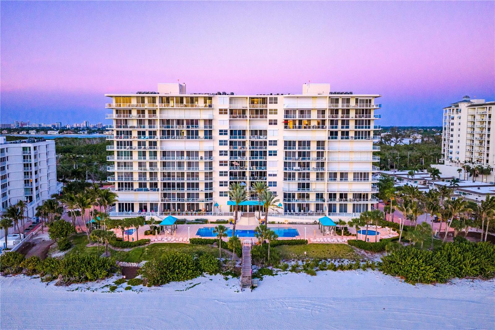 L ELEGANCE ON LIDO BEACH - Residential