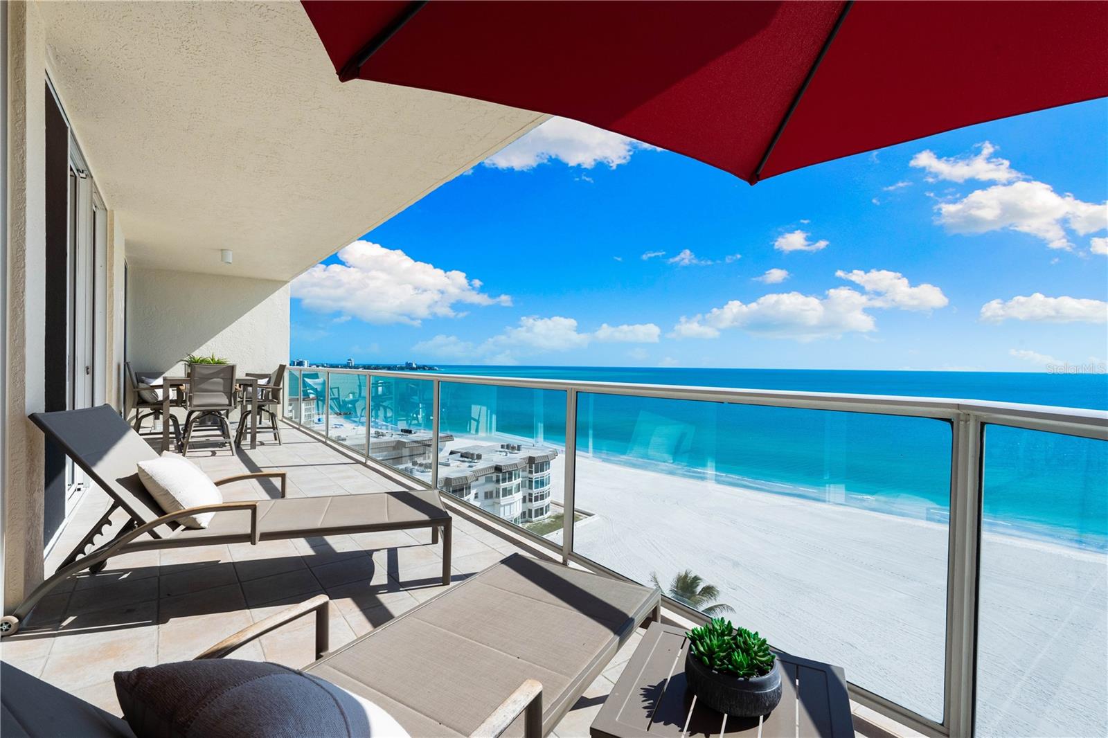 L ELEGANCE ON LIDO BEACH - Residential